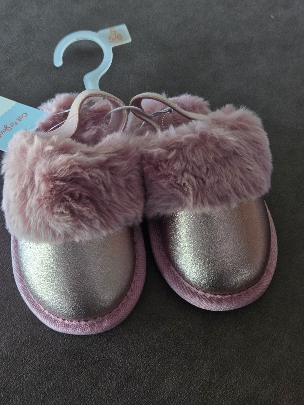 Cat & Jack Girls Pink Faux Fur Slippers Size 5/6 NWT